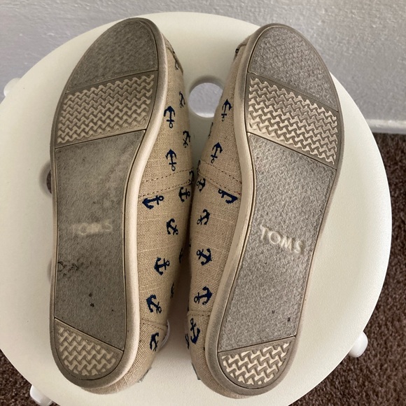 TOMS Classic Slip-on Shoes - Picture 2 of 6